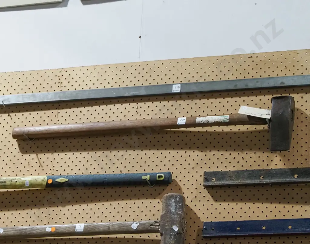 wooden handled log splitter Image 1++