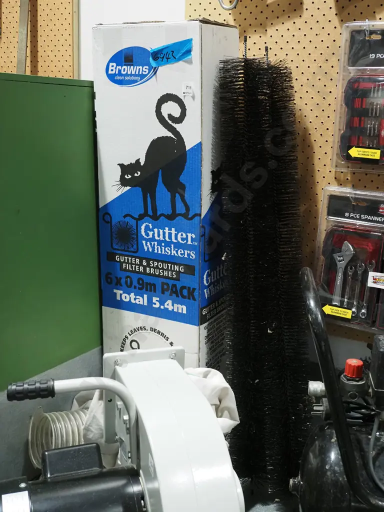 box of gutter whiskers, 2 other whiskers Image 1++