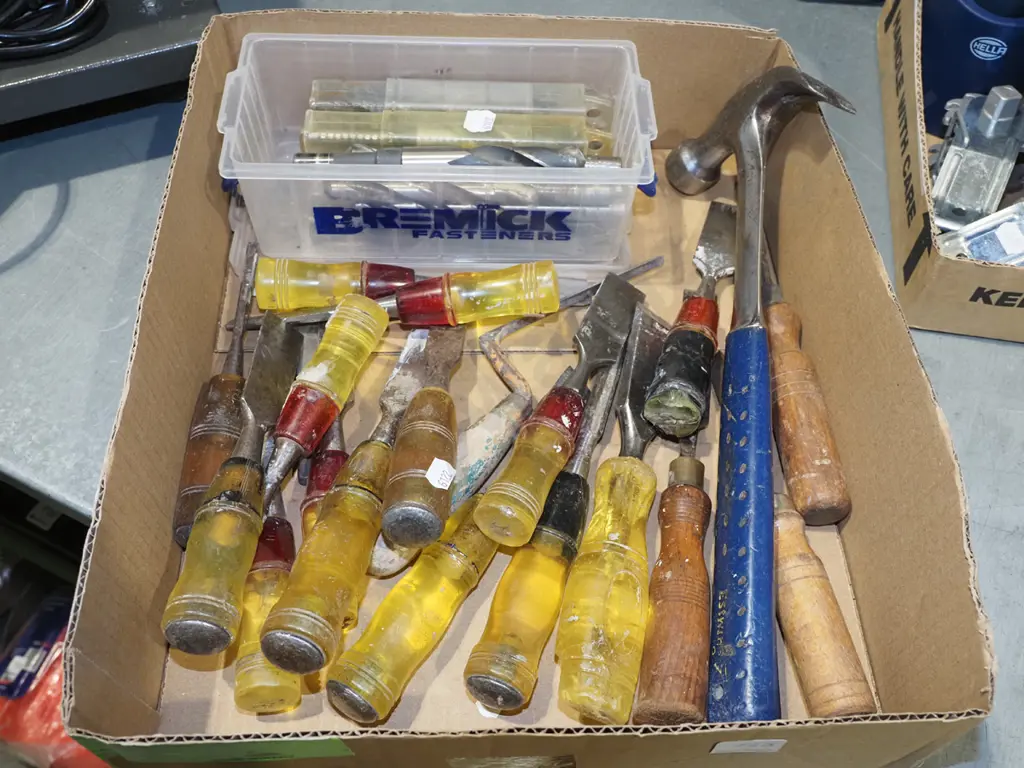 box; hammer, chisel, drill bits Image 1++