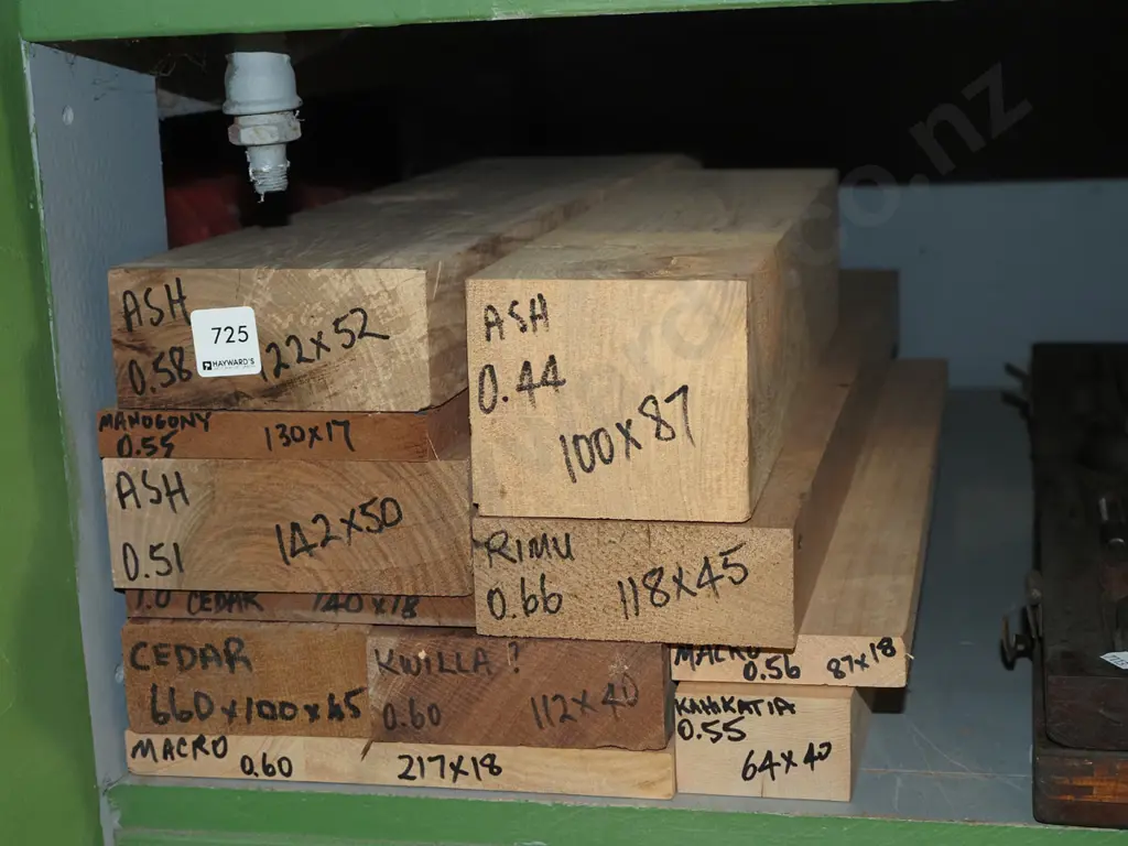 various lengths of timber Image 1++