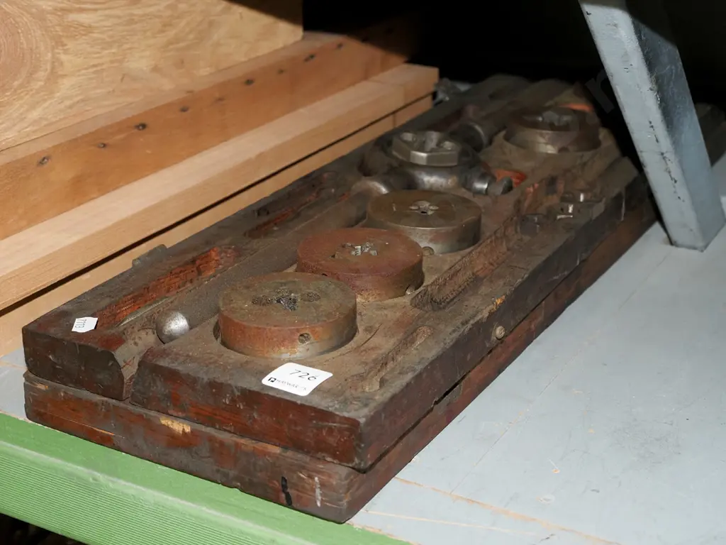 vintage wood cased tap and die set Image 1++