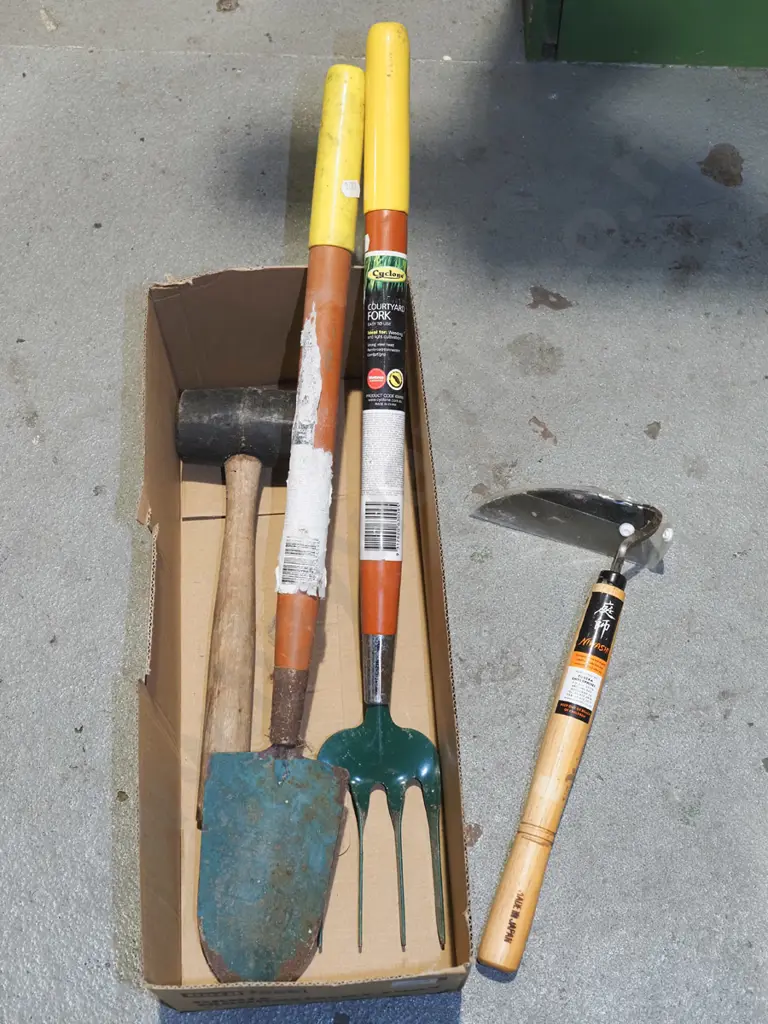 box; garden tools, rubber mallet Image 1++