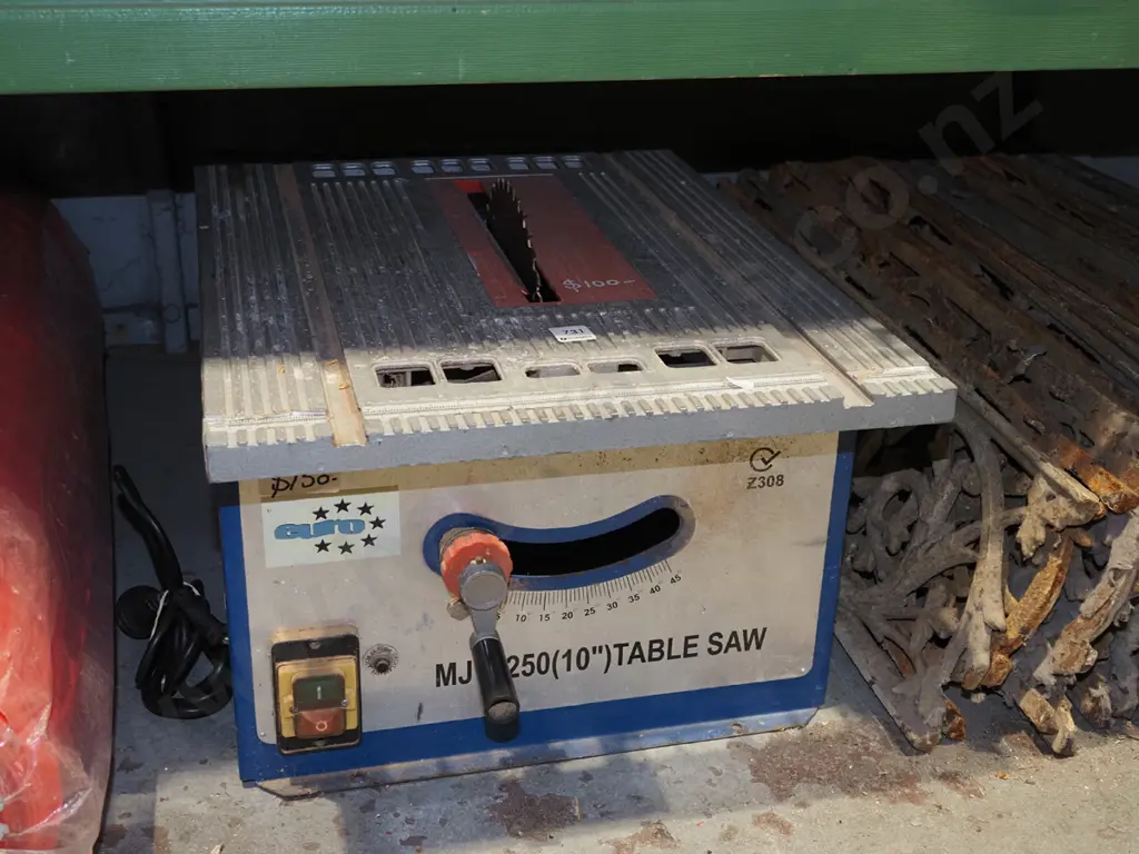 unbranded 10" table saw Image 1++