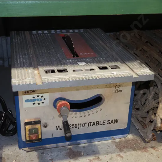 unbranded 10" table saw