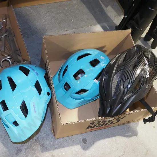 box; 3x bike helmets