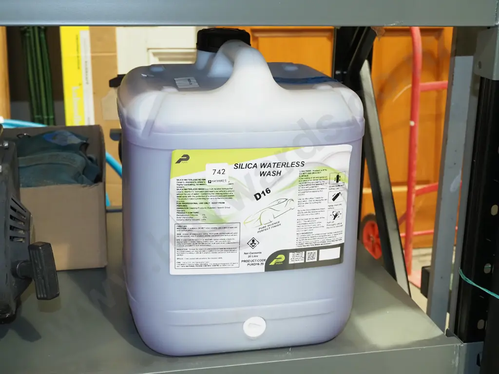 20L bottle of water-less car wash  Image 1++