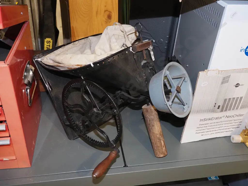 restored vintage seed spreader Image 1++