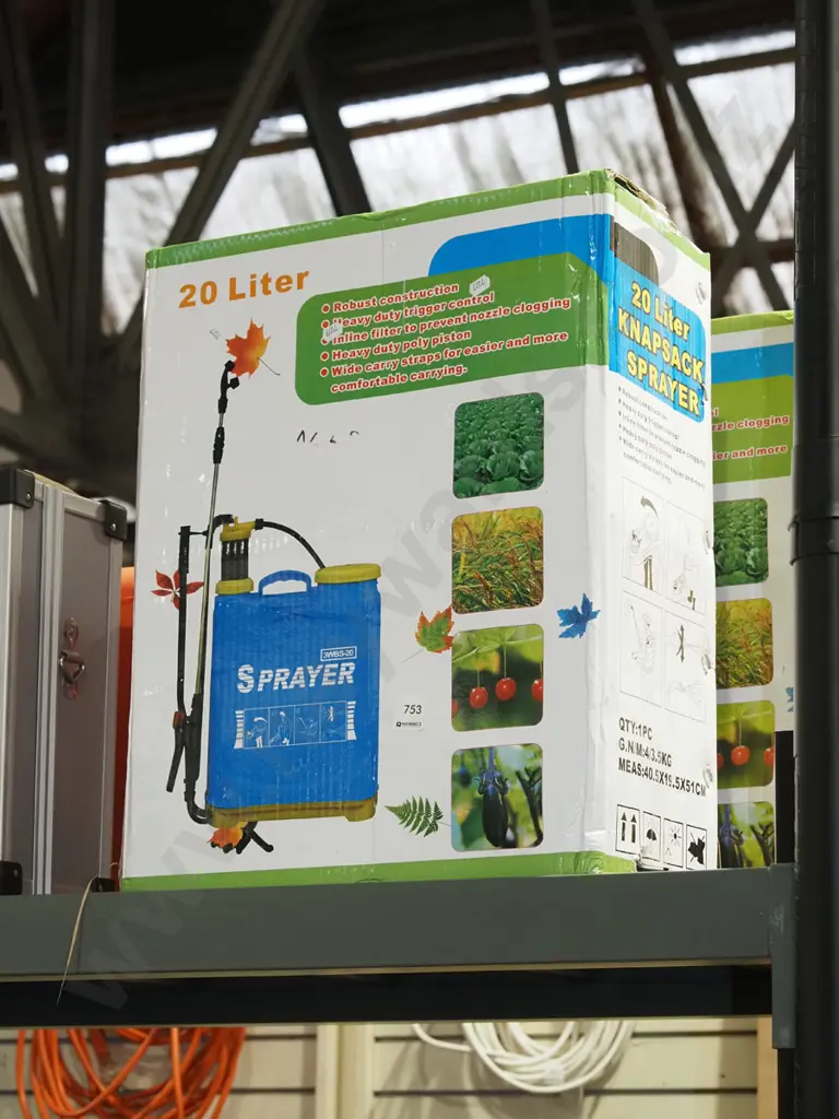 boxed as new 20L garden sprayer Image 1++