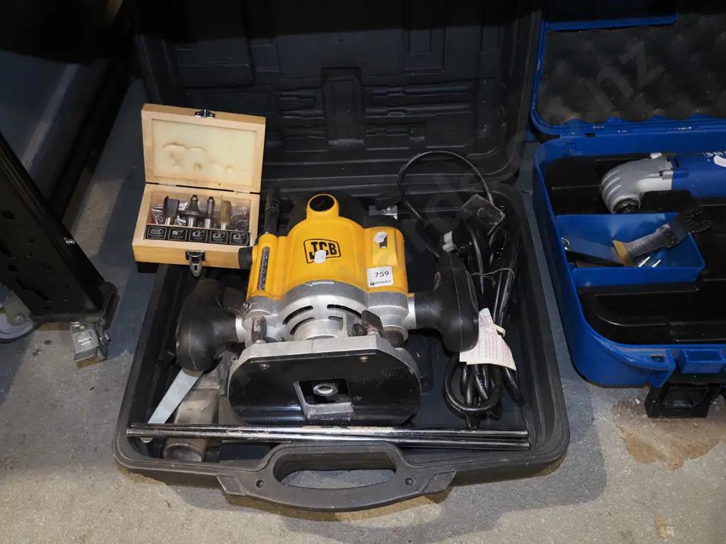 cased JCV plunge router and box of router bits Image 1++