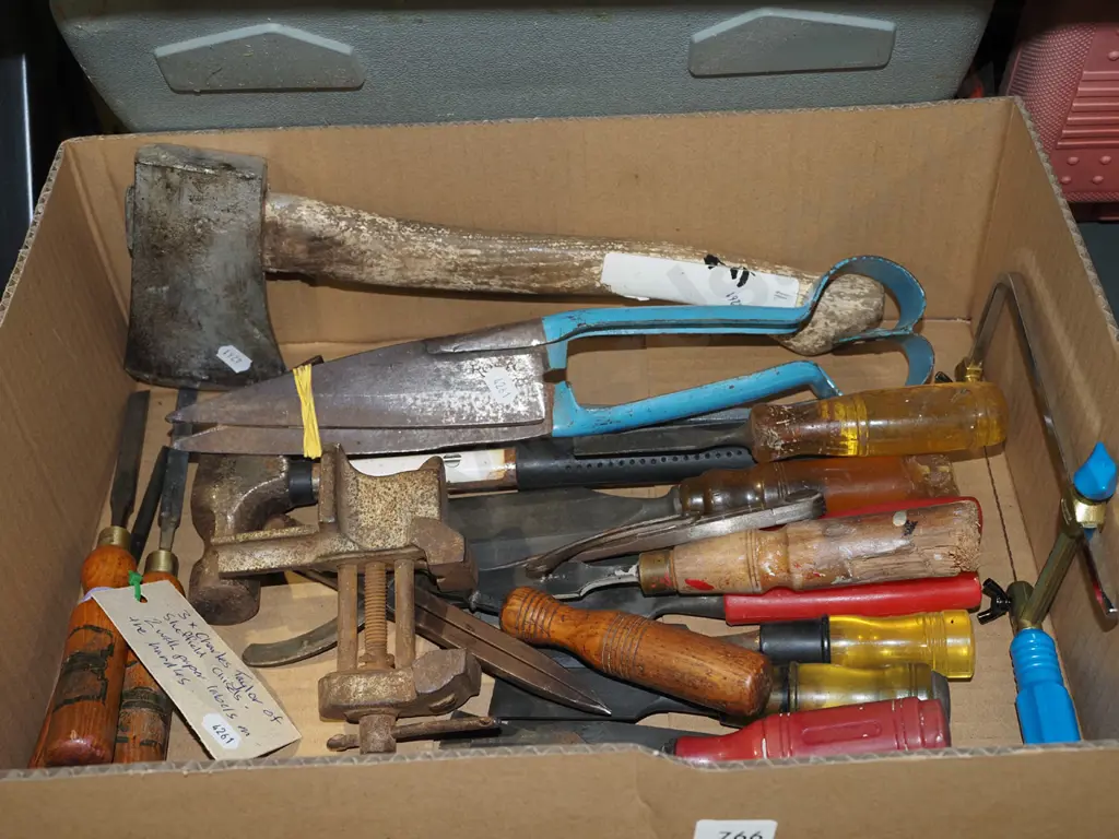 box; hatchet, chisels, small hobby vice etc Image 1++