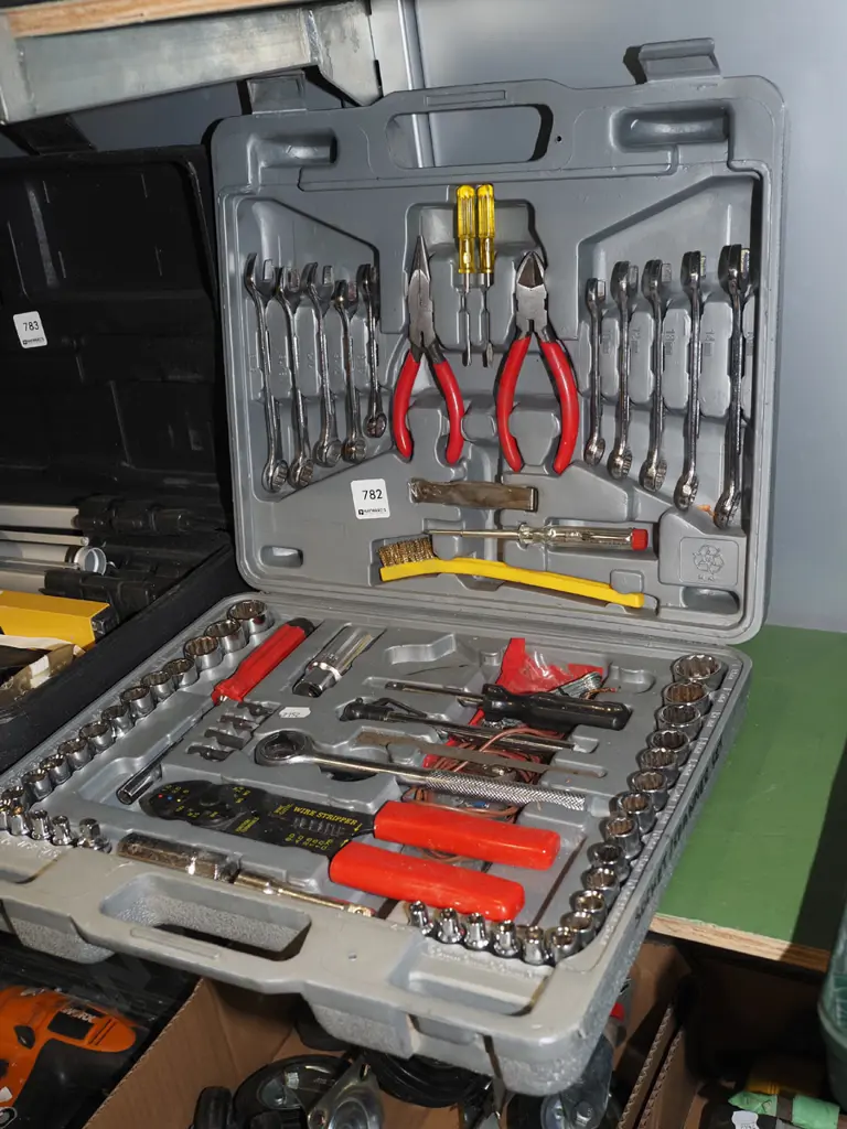 cased socket and spanner set Image 1++