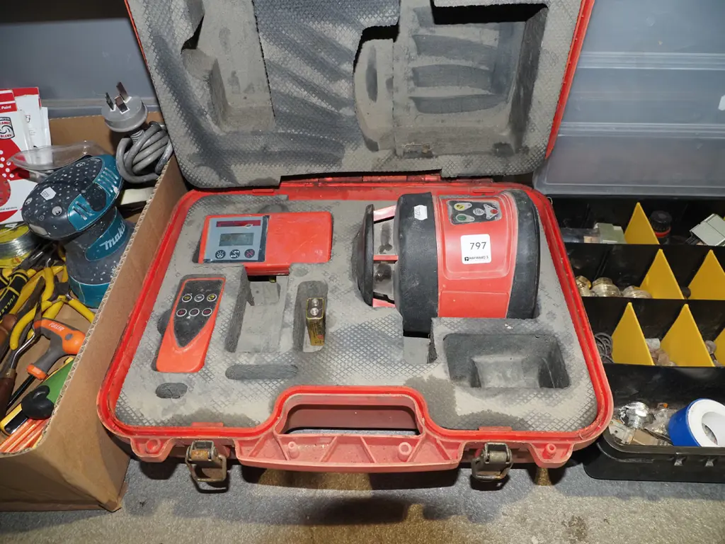 cased laser level Image 1++