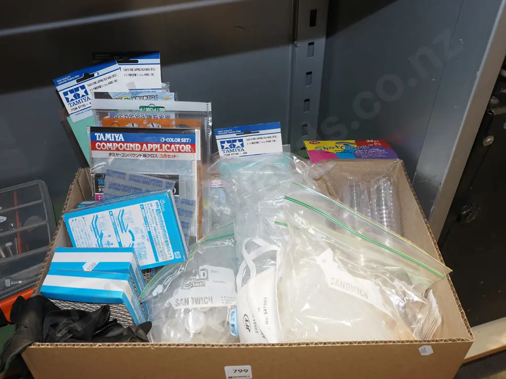 box; dust masks, modelling sponges, small clamps etc Image 1++