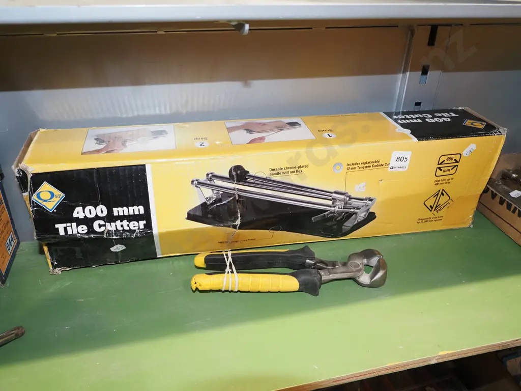 boxed 400mm tile cutter and pair of tile nippers Image 1++