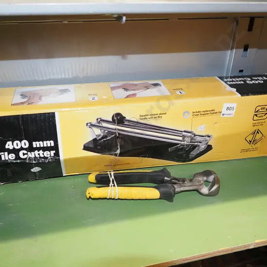 boxed 400mm tile cutter and pair of tile nippers
