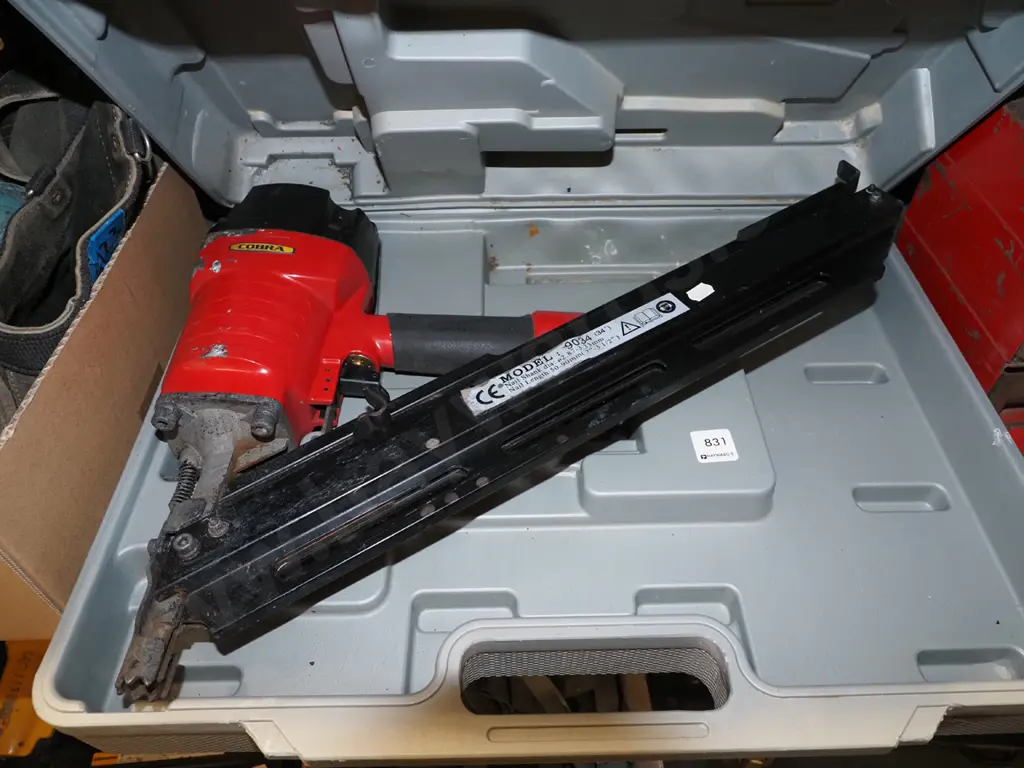 Cobra air nail gun Image 1++