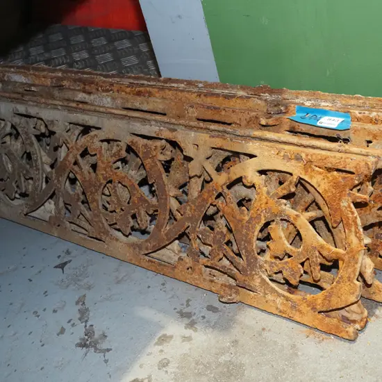 5 lengths of cast iron verandah fret work L840