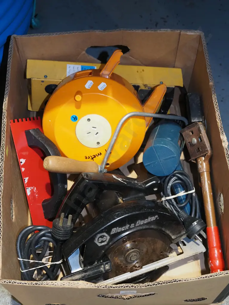 box; extension cord, circular saw, heat gun etc Image 1++