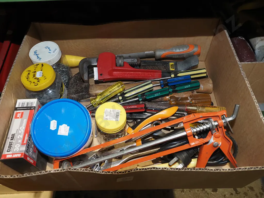 box; caulking gun, screwdrivers, nails etc Image 1++