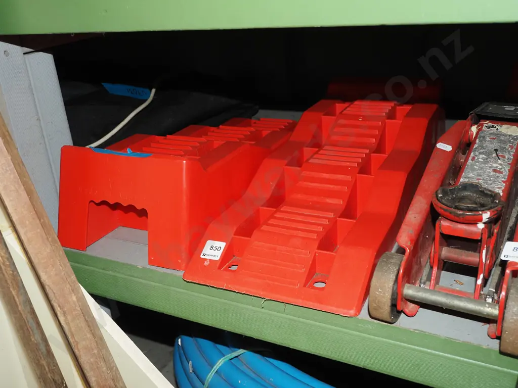 2x red car levelling ramps Image 1++