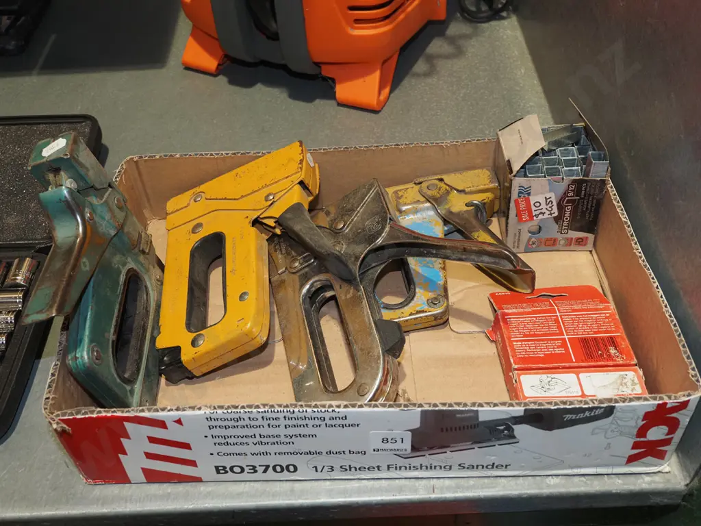 box; staple guns, staples Image 1++