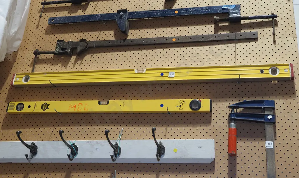 2x builder's levels - yelow dots Longest L1220 Image 1++