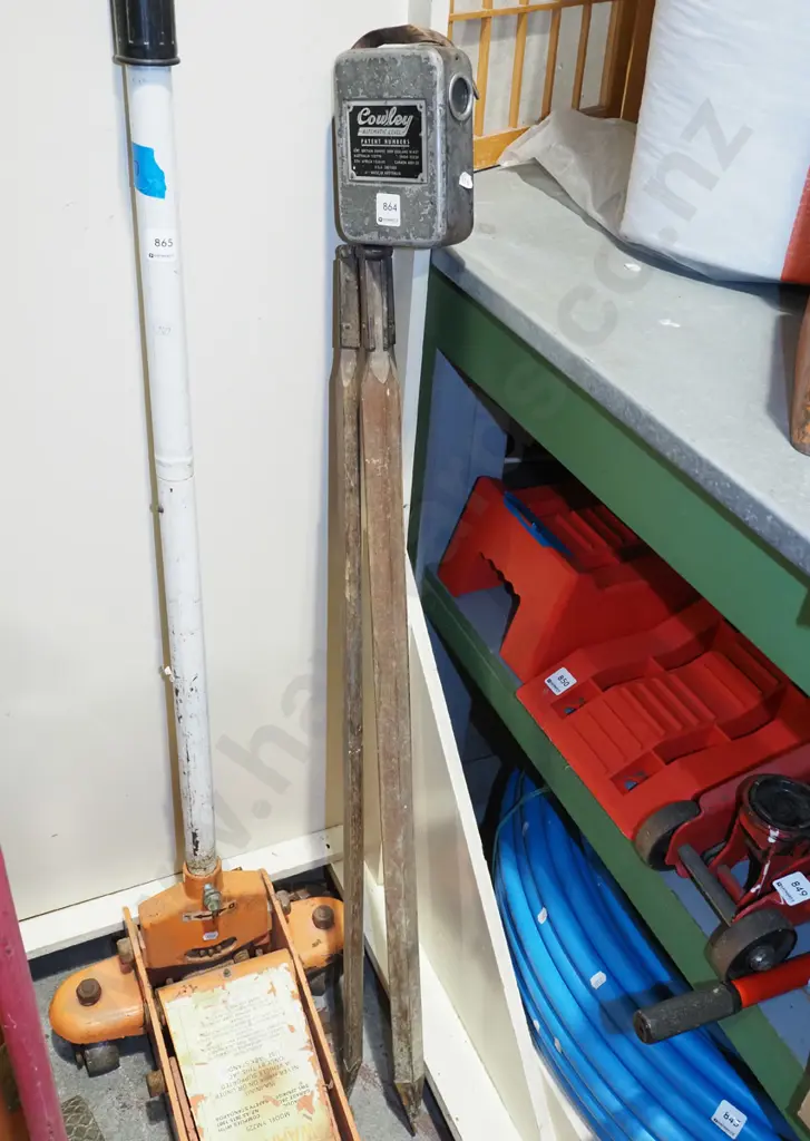 Cowley Automatic level on tripod Image 1++