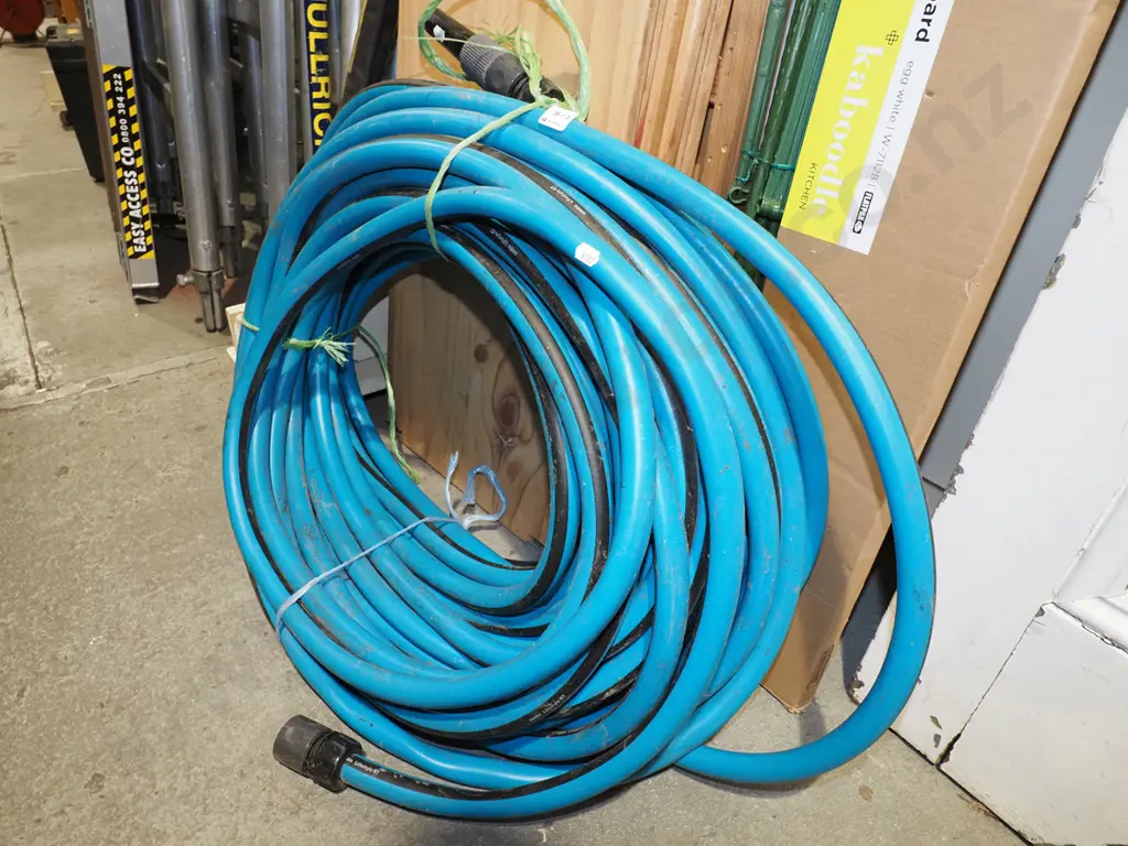 Wetta Lifestyle garden hose and sprayer Image 1++
