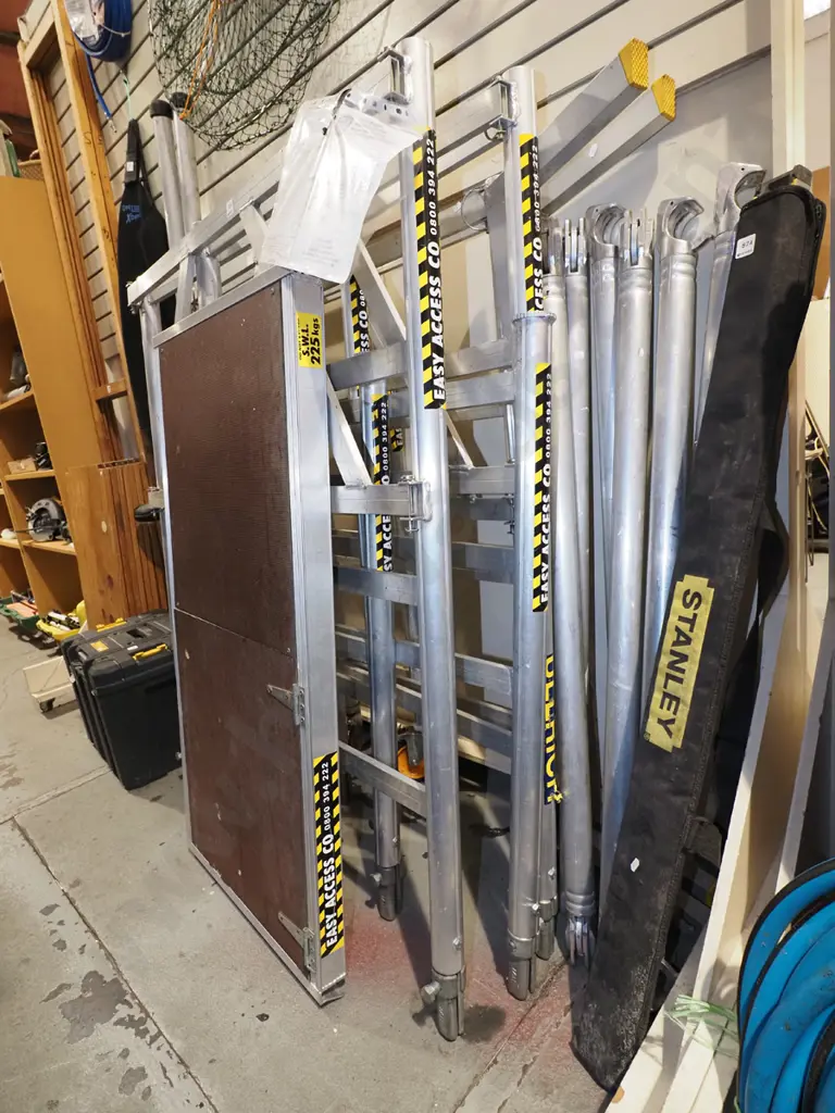Easy Access aluminium scaffold system; 3x end  frames and braces H1370, work platform, stabilisers Image 1++