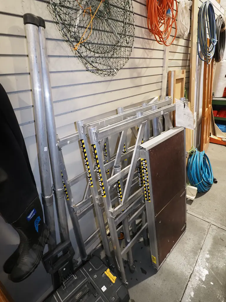 Easy Access aluminium scaffold system; 3x end  frames and braces H1370, work platform, stabilisers Image 1++