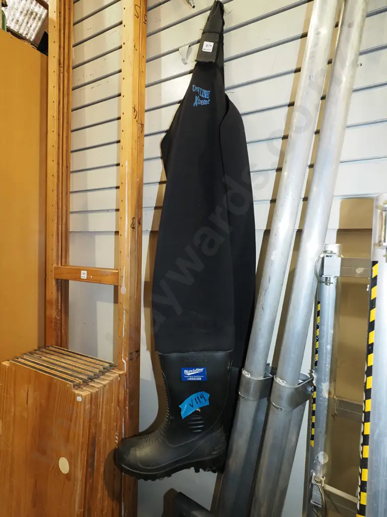 size 7 dry lined waders Image 1++