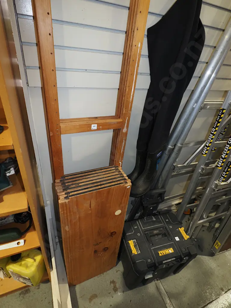 Lundia shelving - 2 uprights H2400 7x shelves W920 - no stays Image 1++