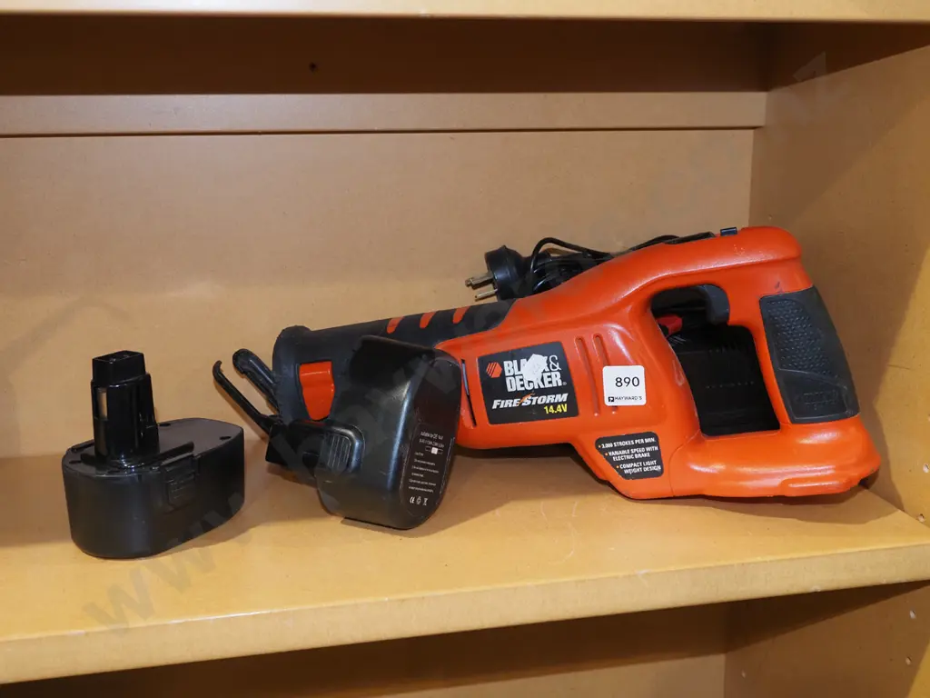 Black and Decker Firestorm 14.4V reciprocating saw - 2 batteries and charger Image 1++