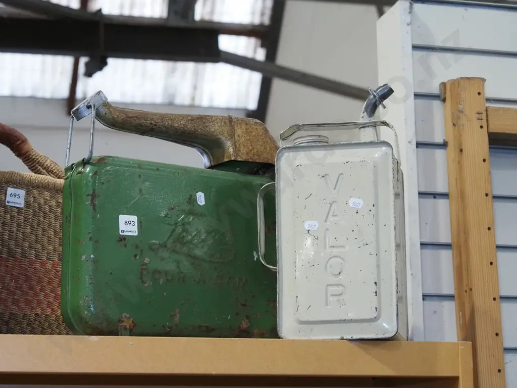 Lesco pourer can, Valor petrol can Image 1++