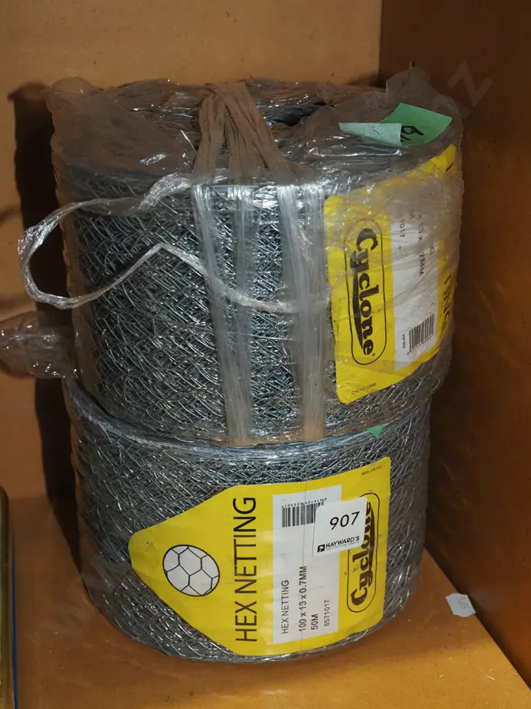 2x rolls of Cyclone Hex netting 110x5000 Image 1++
