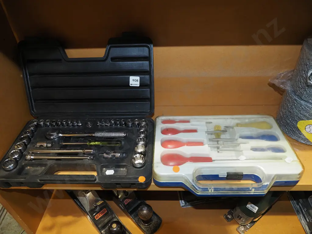 socket set and screwdriver set - orange dots Image 1++