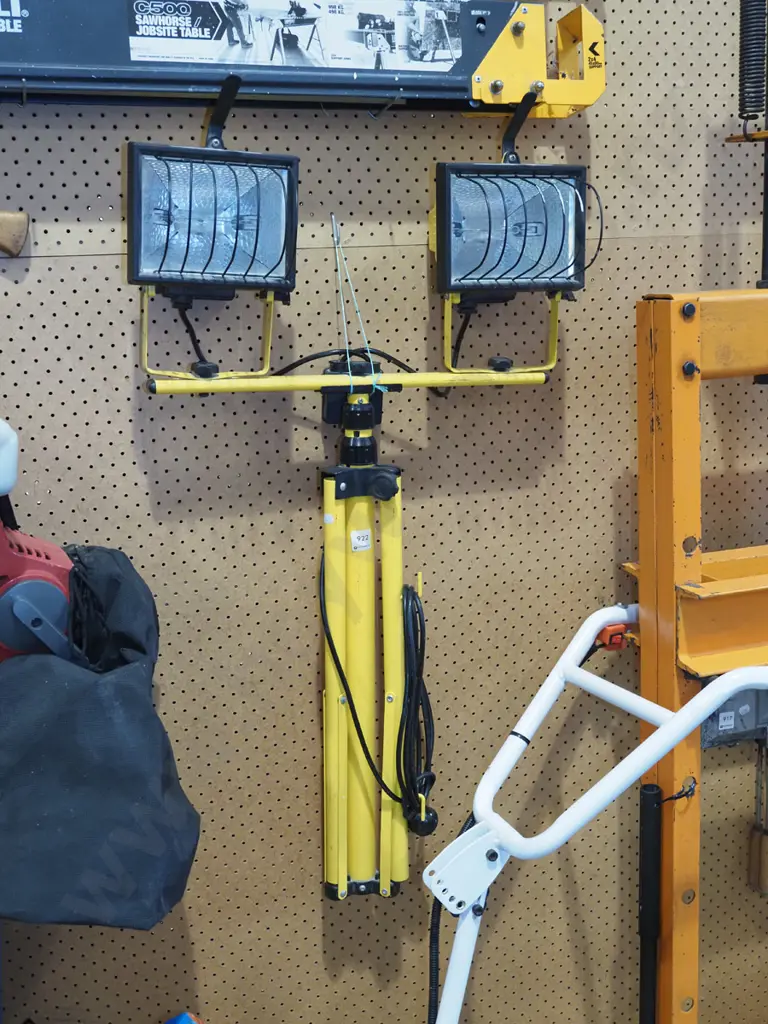 twin halogen work lights on stand Image 1++