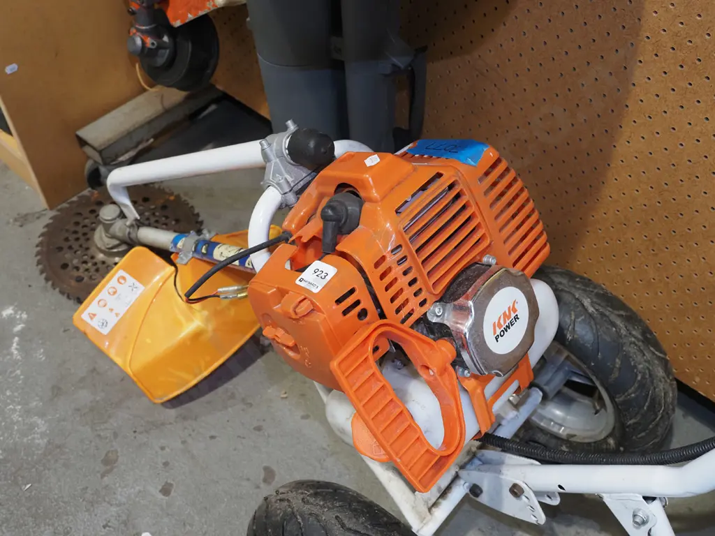 KNK 2 stroke push along scrub bar Image 1++