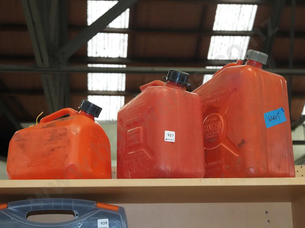 2x red plastic 5L petrol cans, 10L petrol cans Image 1++