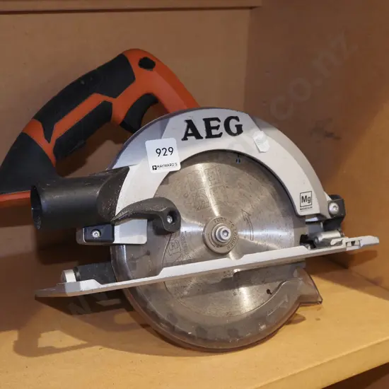 AEG battery powered circular saw - no battery