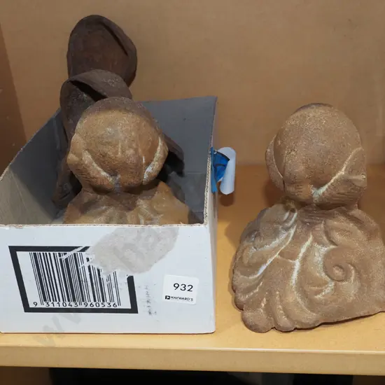 box; 4x cast iron claw and ball bath feet