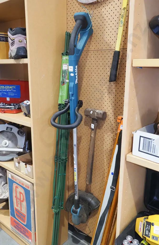 Makita battery line trimmer - no battery Image 1++