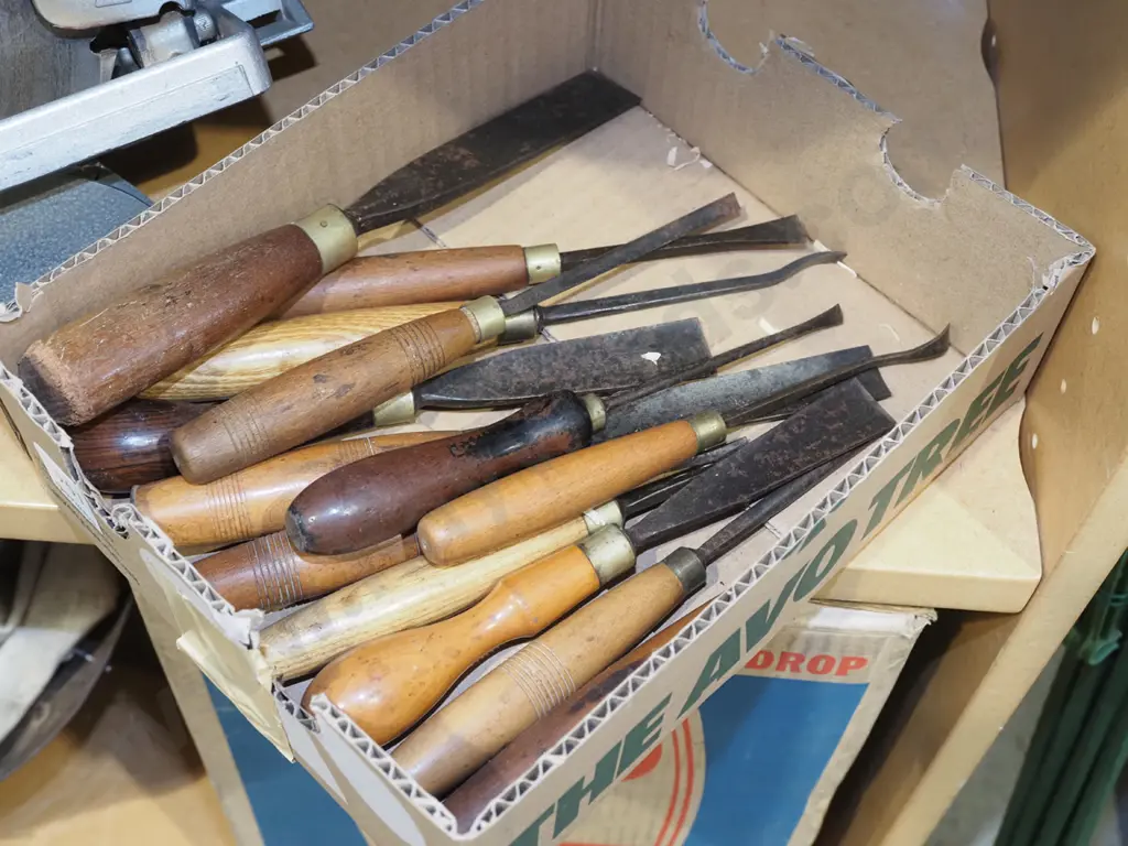 box; carvers chisels Image 1++