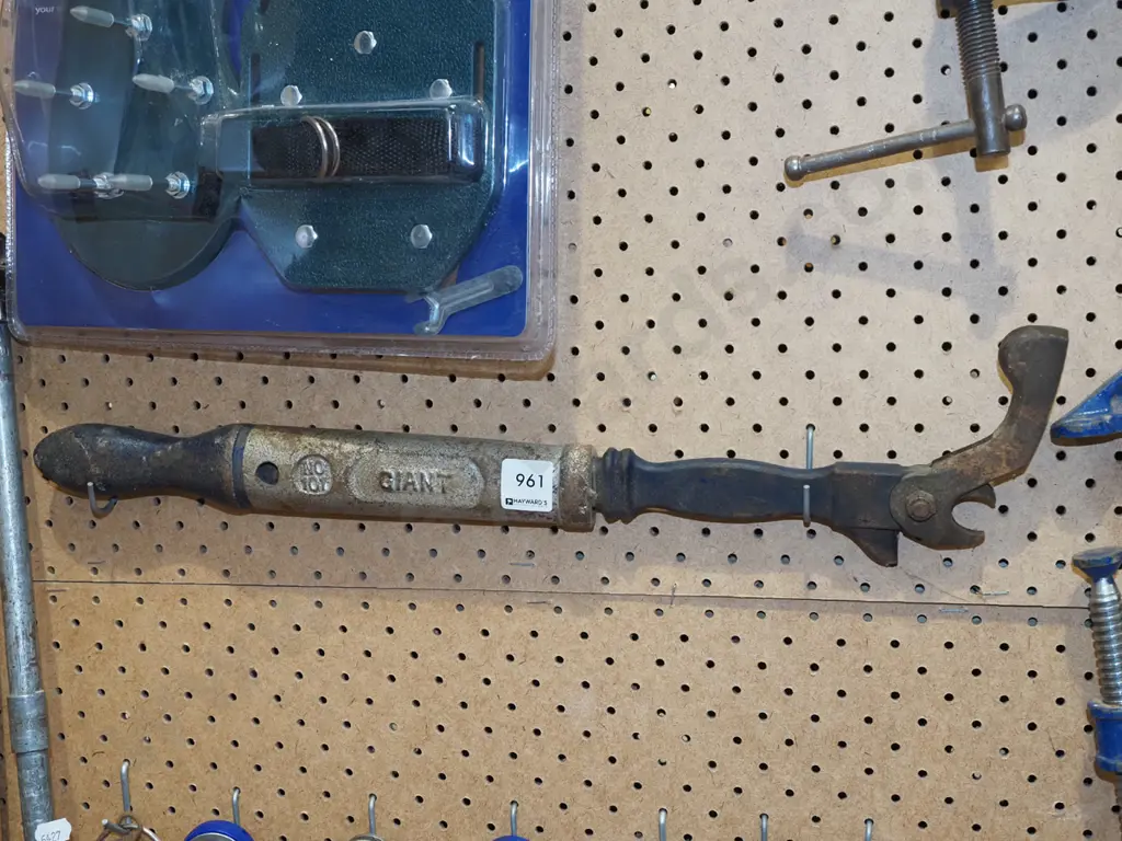 Giant 101 nail and staple puller Image 1++