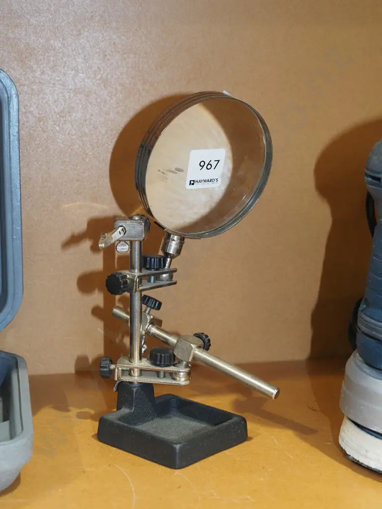 fisherman fly tieing stand with magnifying glass Image 1++