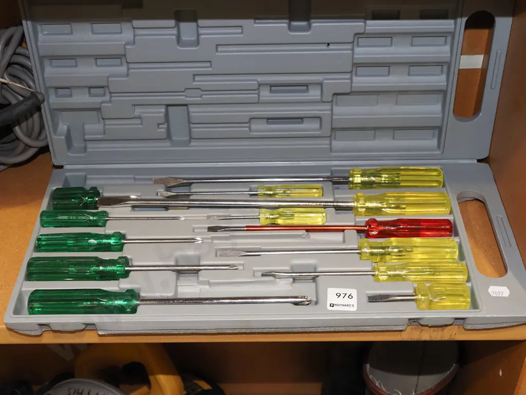 cased screwdriver set Image 1++