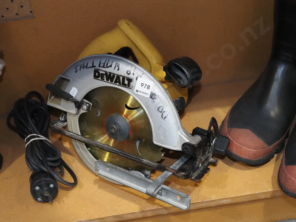 Dewalt circular saw Image 1++