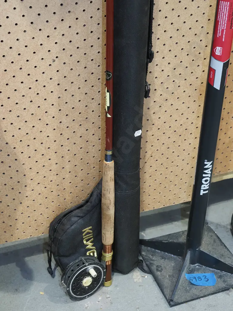 Roddy fly fishing rod, reel and hard carry case Image 1++