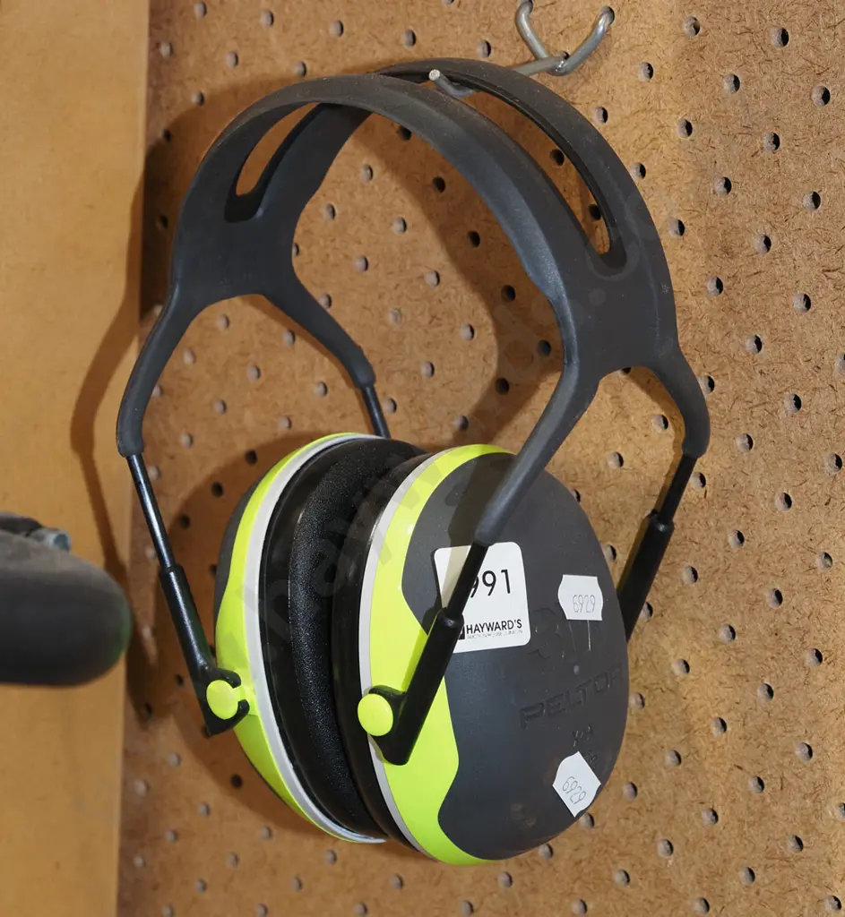 3M peltor ear muffs Image 1++