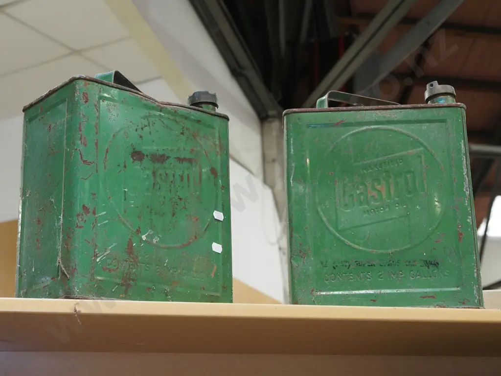2x Castrol oil tins Image 1++